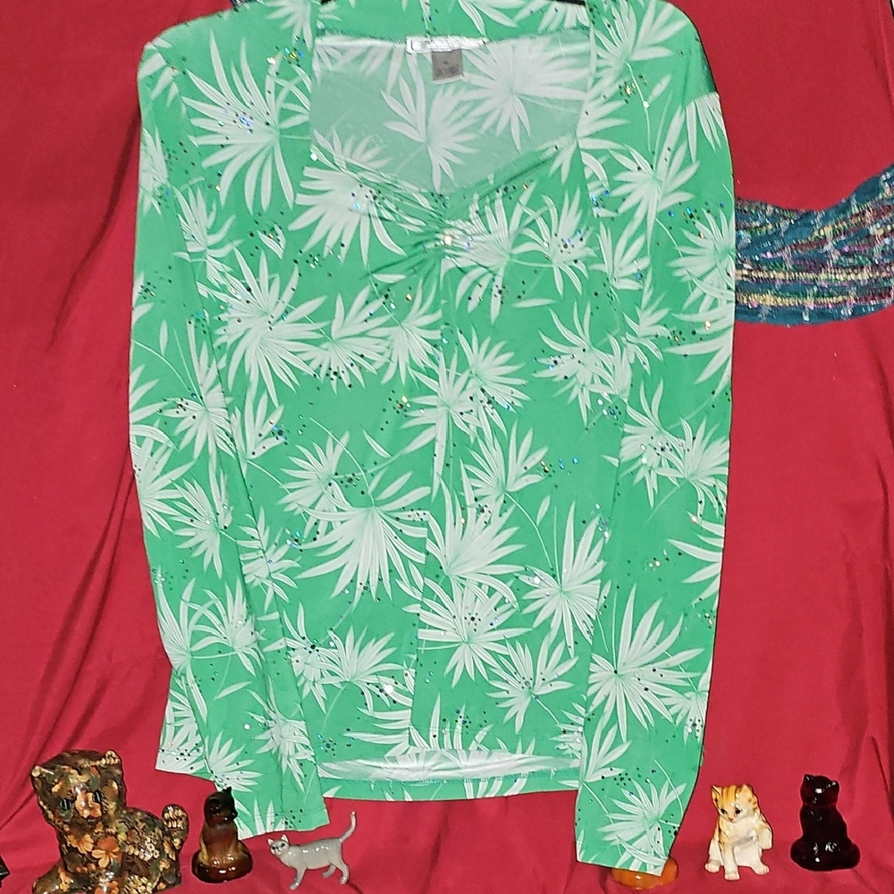 EUC Simonton Says Vintage Green Leaf Print Top With Sparkle Accents